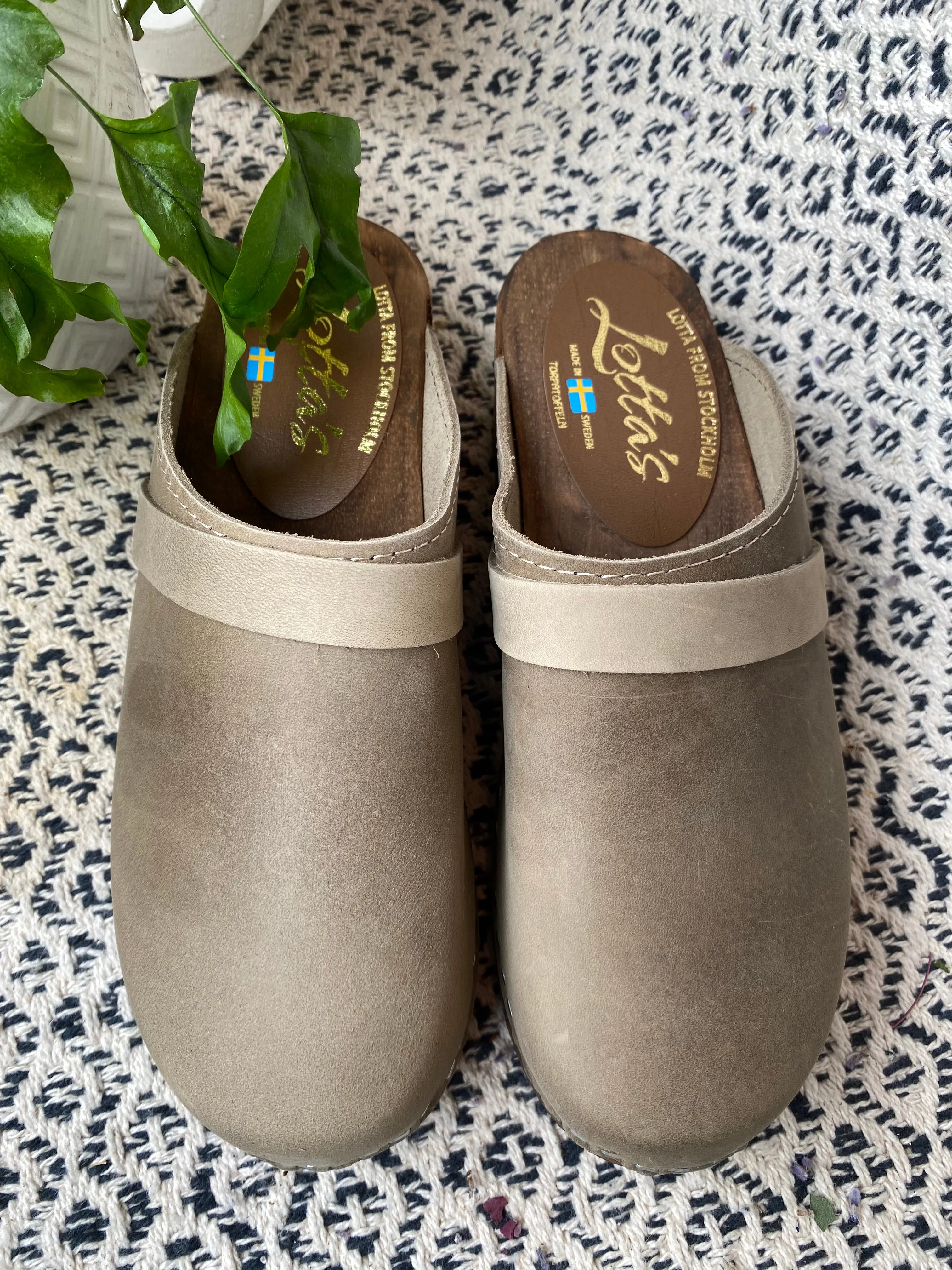 Classic Taupe Oiled Nubuck Brown Base