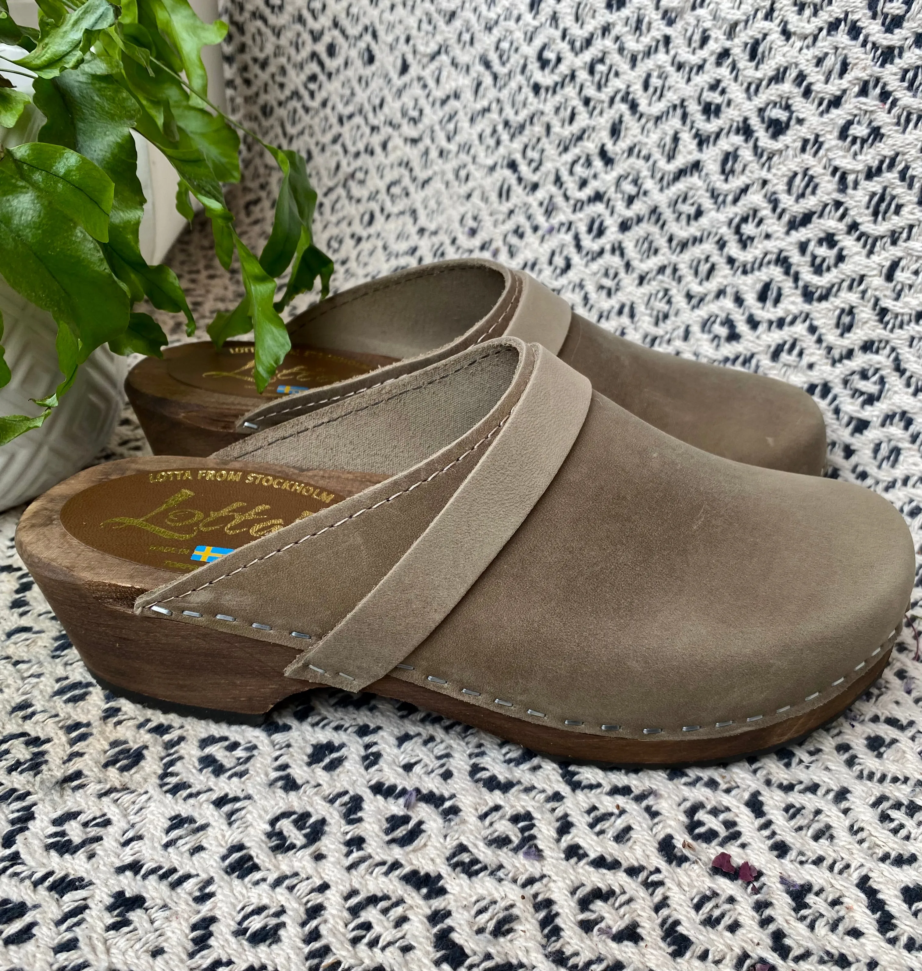 Classic Taupe Oiled Nubuck Brown Base